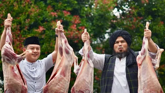 Ustaz Derry Sulaiman dan momen syahadat artis. (credit:instagram.com/bobonsantoso)