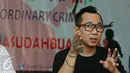 Kiki Mirano memberikan keterangan pers usai memenuhi panggilan Komnas Perlindungan Anak di Jakarta, Kamis (28/4). Kedatangan Kiki Mirano untuk dimintai keterangan terkait laporan sang istri, Sheila Marcia beberapa waktu lalu (Liputan6.com/Herman Zakharia)
