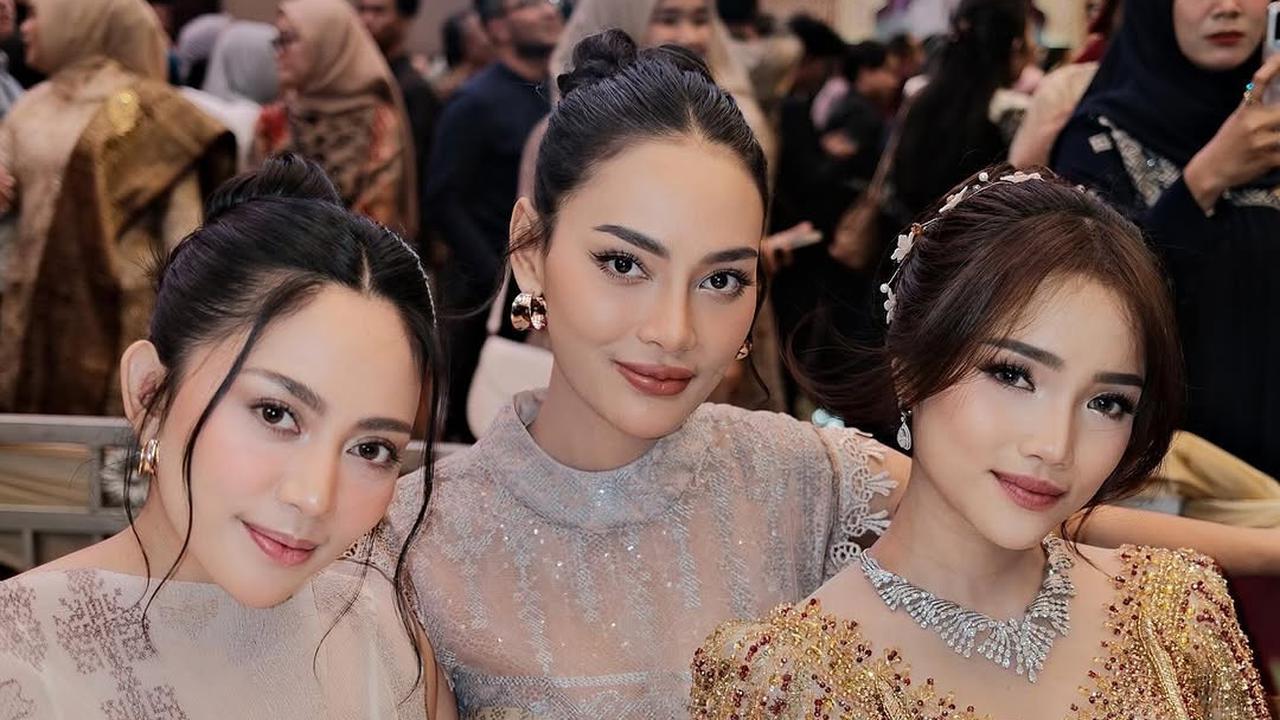 Potret Fuji di Resepsi Pernikahan Frans Faisal dan Indah, Tampil Menawan dengan Kebaya Modern Bernuansa Gold