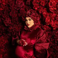 Riasan dengan teknik overdrawn lips sedang banyak digandrungi artis Indonesia, salah satunya Aurel Hermansyah. [Instagram/@mozawahyu]