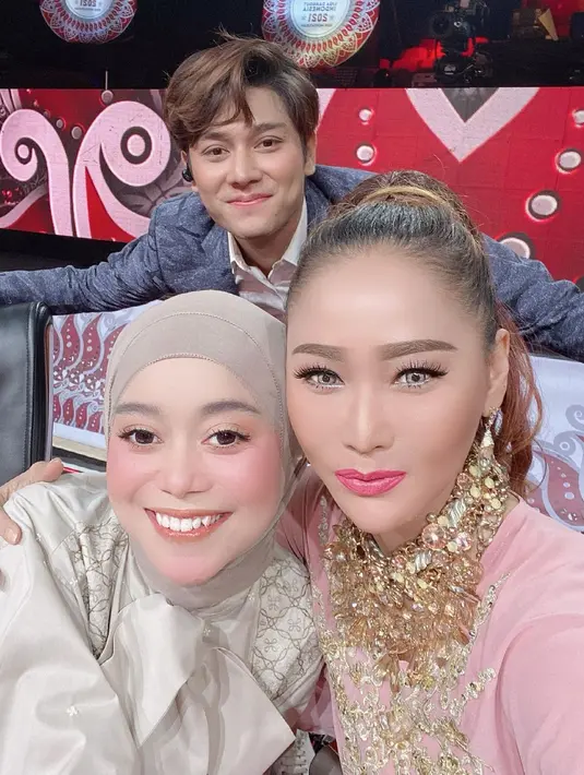 Unggahan Inul Daratista bareng Lesti Kejora dan Rizky Billar. (Foto: Instagram @inul.d)