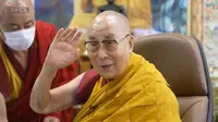 Dalai Lama Menyapa Pelajar Indonesia di Grand Buddha Goes to School. (Lamrimnesia)