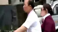 Hebat, Pria Tunanetra Kendarai Motor dengan Nalurinya