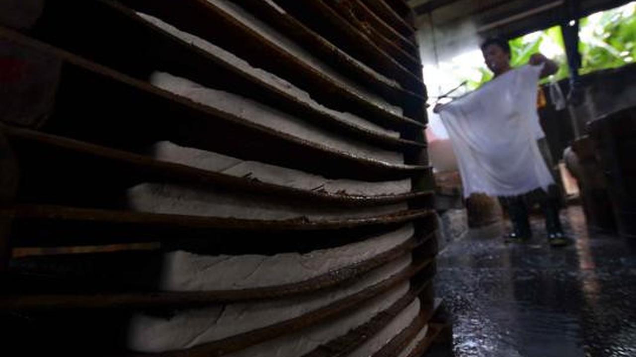 Tukang tahu keluhkan harga kedelai