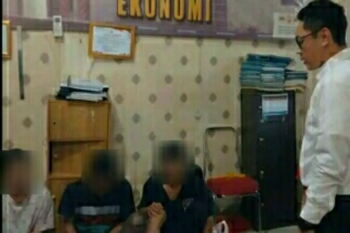 Pelaku tawuran di Manado. Kasatreskrim AKP Elwin jadi korban tabrak lari saat membubarkan aksi tawuran tersebut. (Antara)