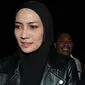 Model asal Manado, Fenny Steffy Burase seusai menjalani pemeriksaan di gedung KPK, Jakarta, Rabu (18/7). Steffy Burase diperiksa terkait kasus alokasi dana otonomi khusus (otsus) Aceh tahun anggaran 2018. (Merdeka.com/Dwi Narwoko)