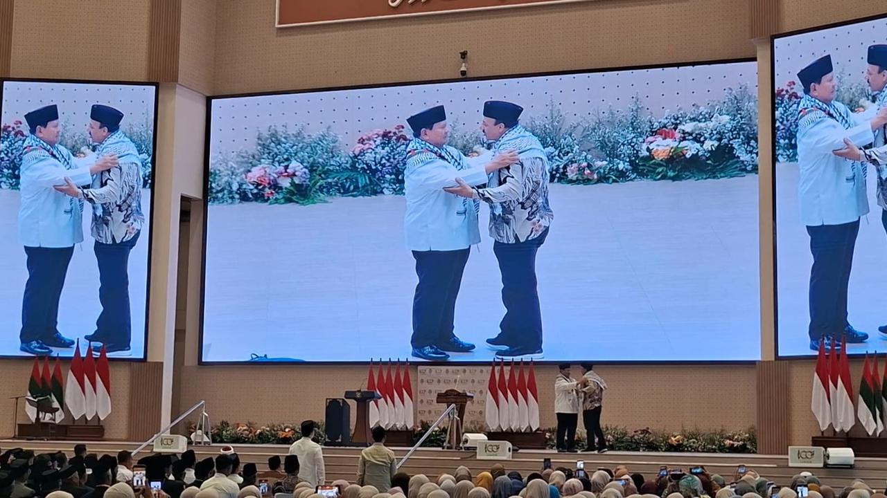 Momen Prabowo Teriakkan 'Free Palestine' dan Kenakan Keffiyeh di Gontor