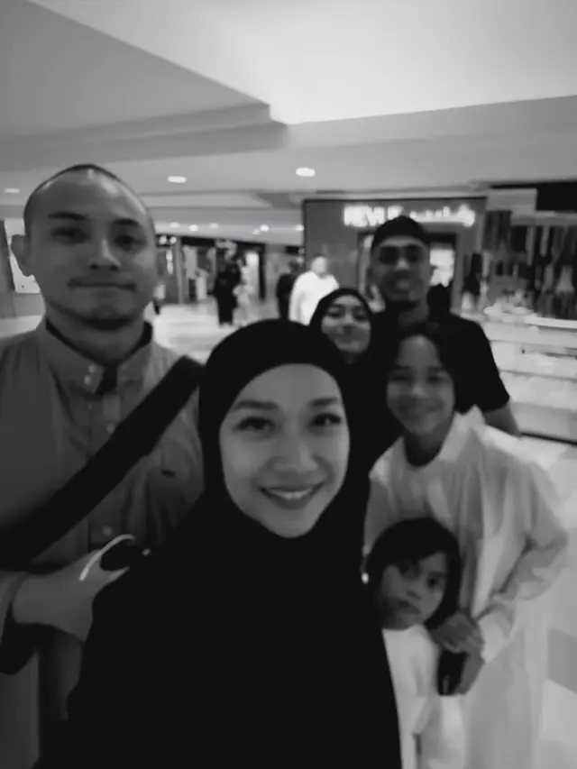 Keluarga BCL dan keluarga Belo foto bersama