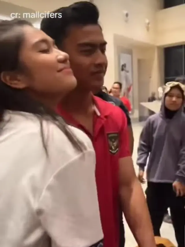 Potret Azizah Salsha Salting Dicium dan Dipeluk Pratama Arhan