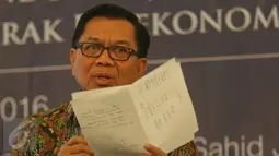 Direktur Utama BRI Asmawi Syam menjadi pembicara dalam diskusi Indonesia CEO Talks di Jakarta, (17/5). Diskusi membahas peran industri Jasa Keuangan sebagai motor penggerak perekonomian bangsa di era MEA. (Liputan6.com/Angga Yuniar)