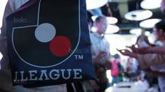 Perwakilan J-League, Hiromi Hara memberikan keterangan pers kepada wartawan di Kantor PSSI, Jakarta, (16/1/20180. Pertemuan ini membahas J-League Asia Challenge 2018. (Bola.com/Nicklas Hanoatubun)