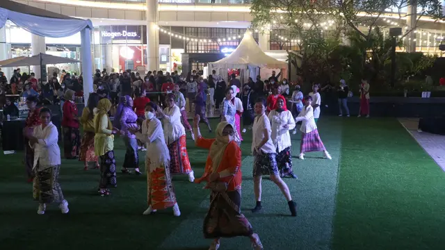 Kebaya Berdansa Dimeriahkan Ratusan Perempuan Berkebaya