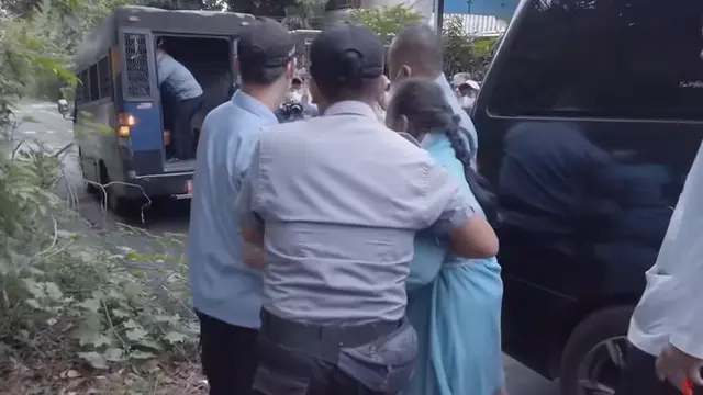 Kisah Anak Rawat Ibu ODGJ di Rumah Mewah Terbengkalai, Tanpa Listrik Selama 11 Tahun