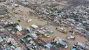 Sebuah pemandangan udara menunjukkan kerusakan akibat dari Topan tropis Shaheen di kota al-Khaburah di wilayah al-Batinah Oman (4/10/2021). Topan kuat melanda Oman yang menyebabkan banjir dan tanah longsor yang meluas, kata otoritas darurat. (AFP/Haitham Al-Shukairi)