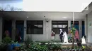 Diantar orang tua hingga keluarga, siswa-siswi berkebutuhan khusus di SLB YPAC terlihat antusias menyambut tahun ajaran baru. (Liputan6.com/Herman Zakharia)