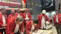 Penandatanganan Nota Kesepahaman antara Bursa Efek Indonesia (BEI) dan Yayasan Bakti Sepak Bola Indonesia, Senin (7/8/2023). (Foto: tangkapan layar/ Elga N)