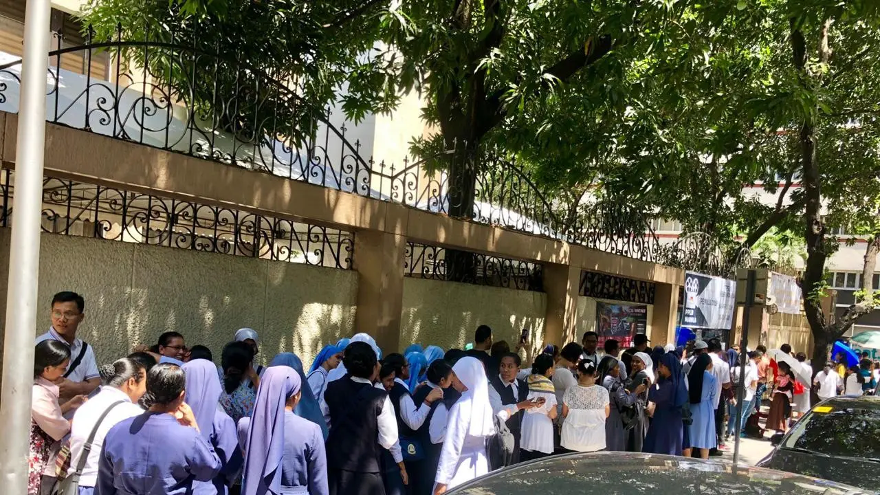 Antrean pemilih di TPS KBRI Manila, Filipina pada hari pemungutan suara, Minggu 14 April 2019 (kredit: KBRI Manila)