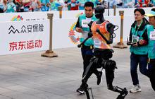 Robot Humanoid Ikut Maraton di China, Ada yang Tersesat hingga Terjatuh, Siapa yang Menang?