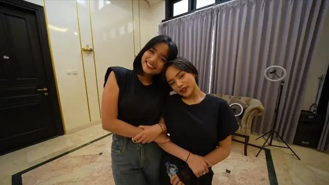 Disebut Kembar, Ini 6 Momen Pertemuan Fuji dan Jeje Gadis Viral di TikTok