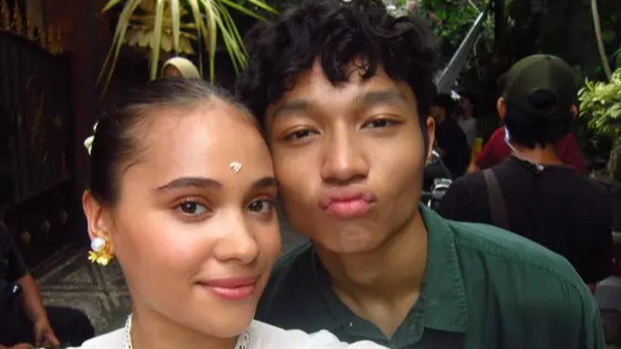 Potret Mesra Keisha Alvaro dan Aurora Ribero Pemain Film 'Komang', Terlibat Cinlok?