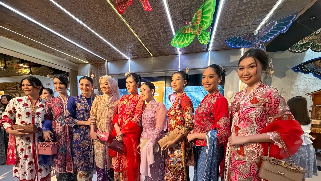 Berseminya Hari Kebaya Nasional 2026 dengan Kebaya Floral dari Batik Chic dan Roemah Kebaya Vielga