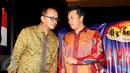 Menpora Imam Nahrawi (kanan) berbincang bersama Ketua PB PABBSI Rosan P Roslani jelang membuka Rakernas PB PABBSI di Jakarta, Selasa (20/12). Rakernas ditandai dengan pemberian bonus bagi atlet berprestasi. (Liputan6.com/Helmi Fithriansyah)