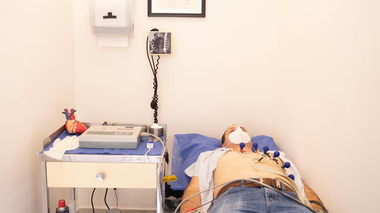 ilustrasi tes EKG