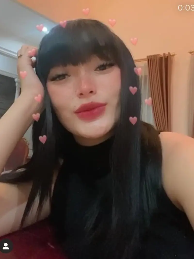 Zaskia Gotik pamer rambut baru (https://www.instagram.com/p/CE3kzoejZsH/)