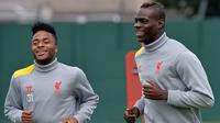 Mario Balotelli dan Raheem Sterling (AFP PHOTO/PAUL ELLIS)
