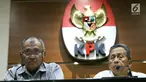 Ketua KPK Agus Rahardjo (kiri) bersama Ketua BPK Moermahadi Soerja Djanegara memberikan keterangan pers di Gedung KPK, Jakarta, Sabtu (27/5). KPK mengamankan tujuh orang dalam operasi tangkap tangan (OTT)  Jumat 26 Mei 2017. (Liputan6.com/Angga Yuniar)
