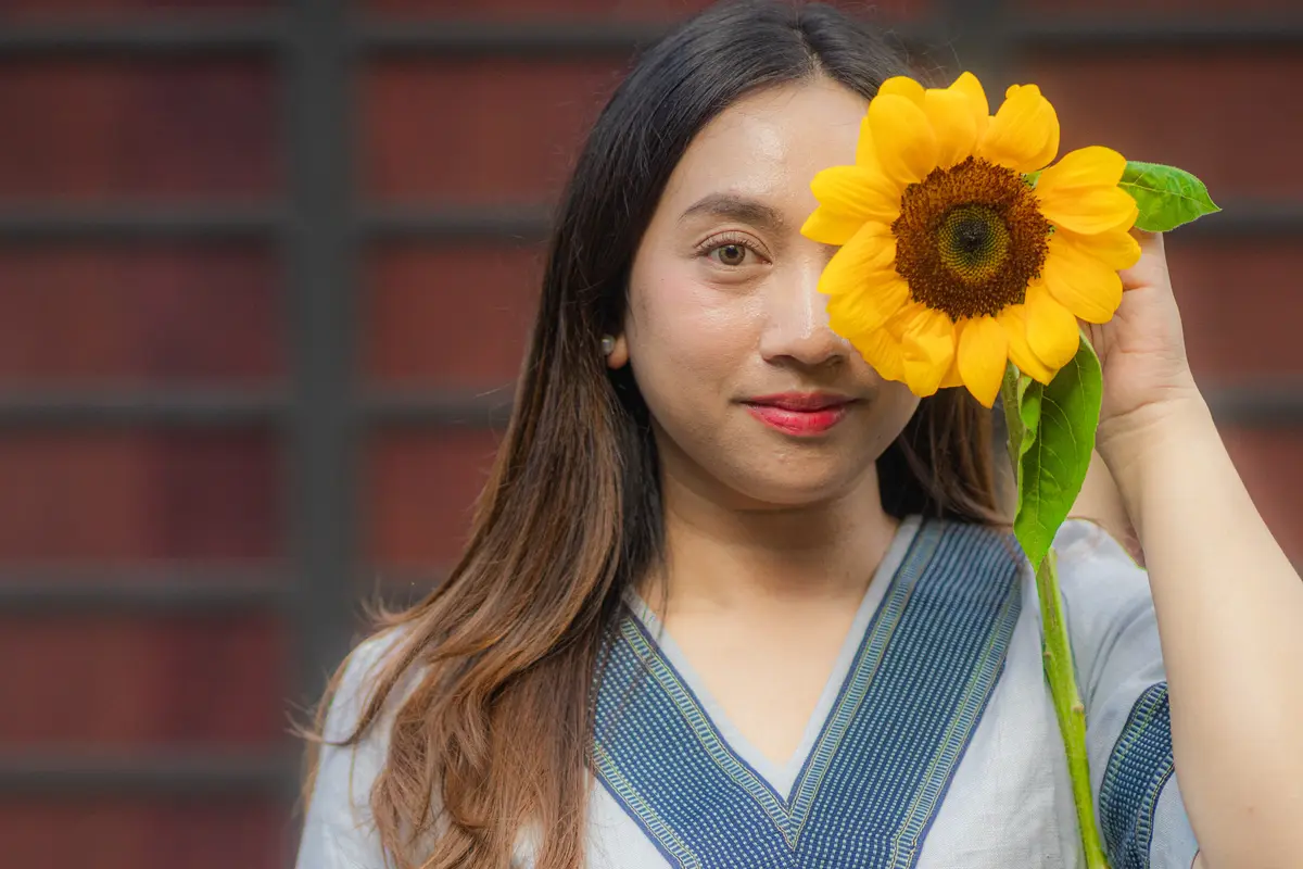 wanita januari menyikapi dunia
