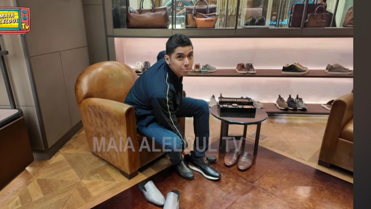 Penampakan Selop Rp33 Juta Hadiah Irwan Mussry Untuk Al Ghazali, Beli di Toko Sendiri - Dipakai saat Akad Nikah