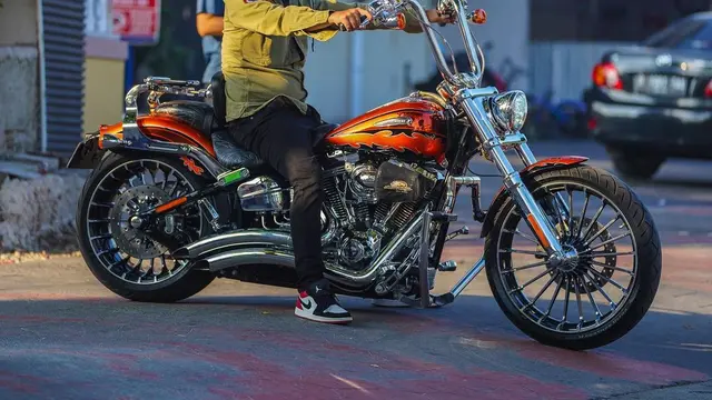Disebut Mirip Aldebaran, Ini 6 Potret Dede Fajar Kurniawan Adik Bungsu Denny Cagur