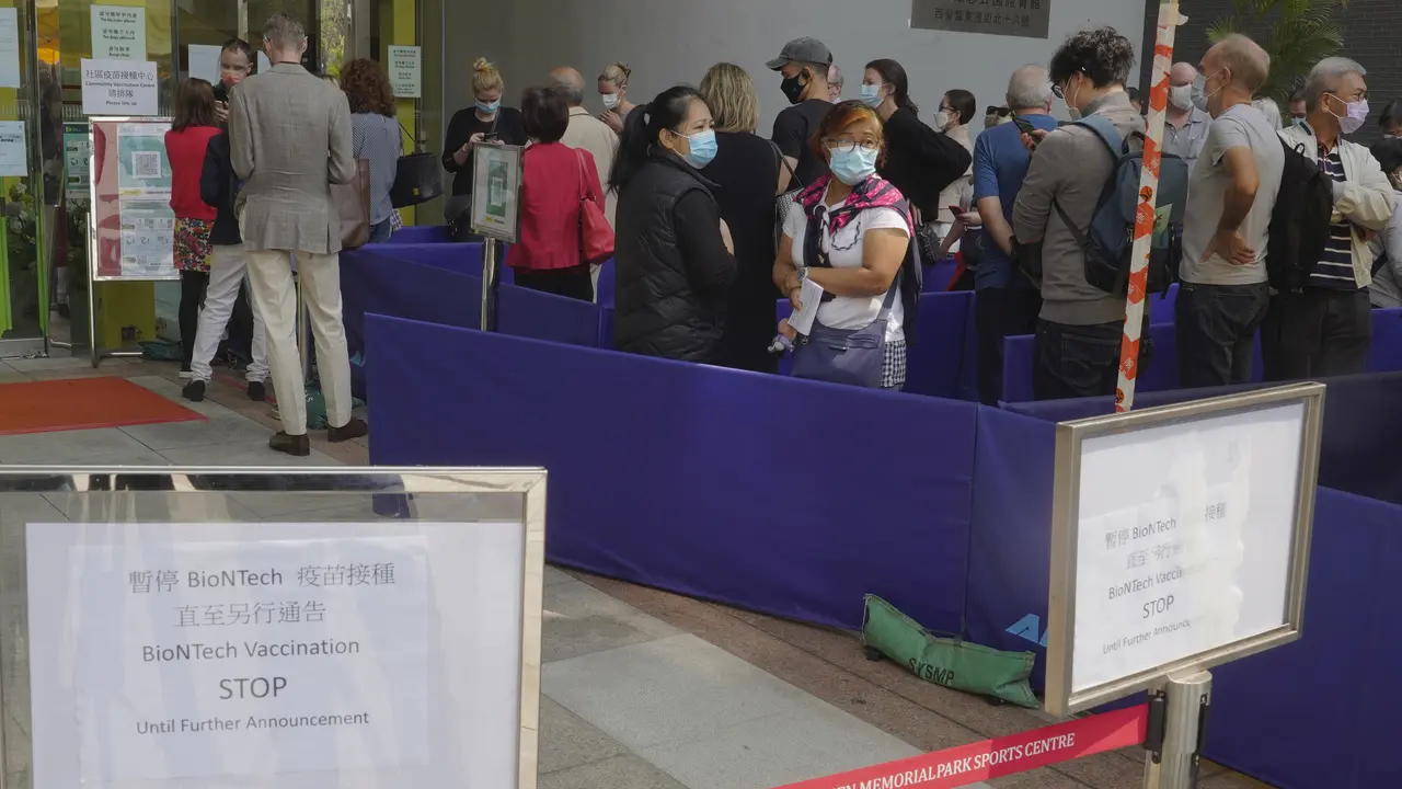 Vaksin Pfizer Disetop Sementara di Hong Kong