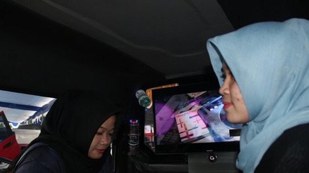 Gunakan pakaian sopan