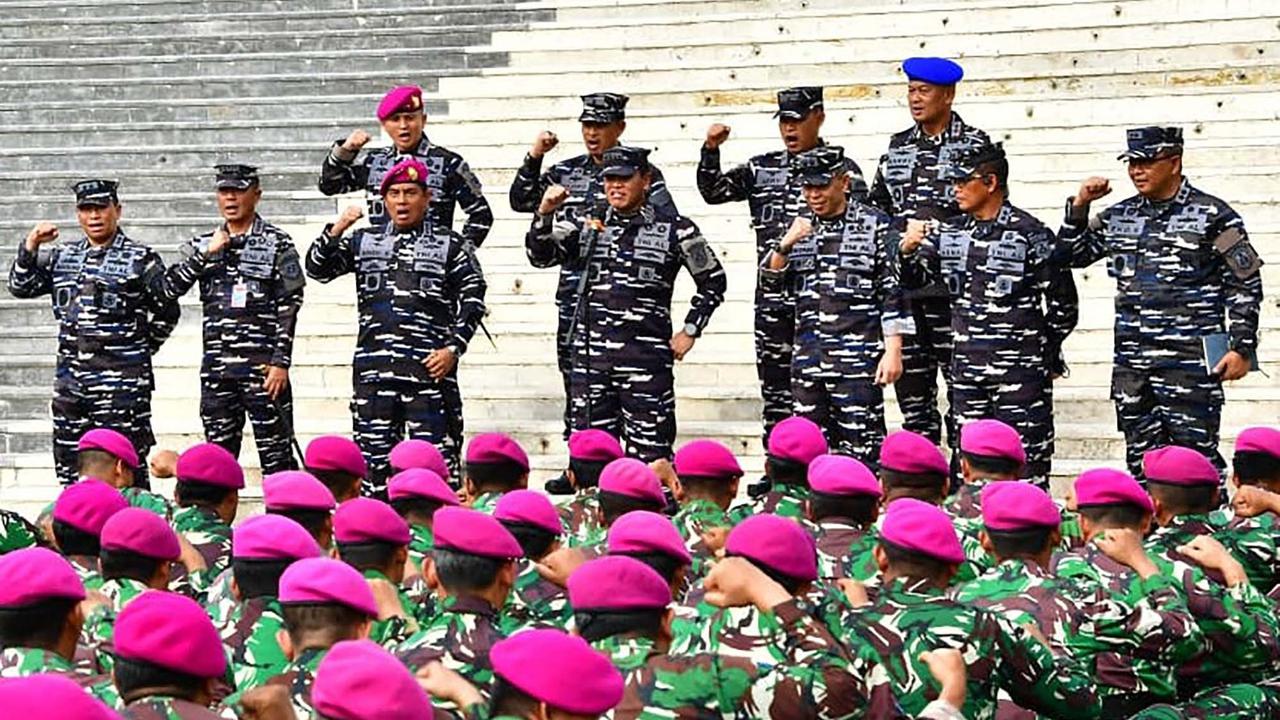 FOTO:  Kasal Perintahkan Prajurit TNI AL Amankan Ibu Kota Tanpa Sakiti Rakyat