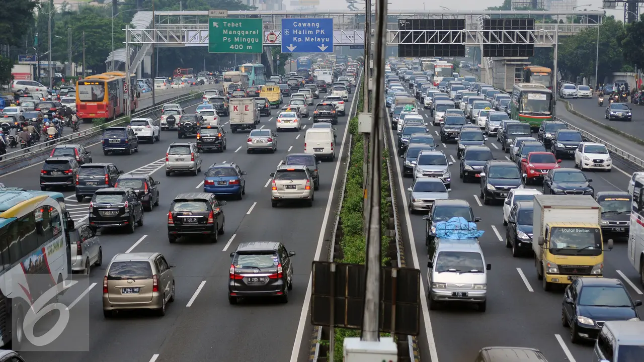 20160701- Pemudik Berkendara Mulai Meninggalkan Jakarta- Helmi Fithriansyah
