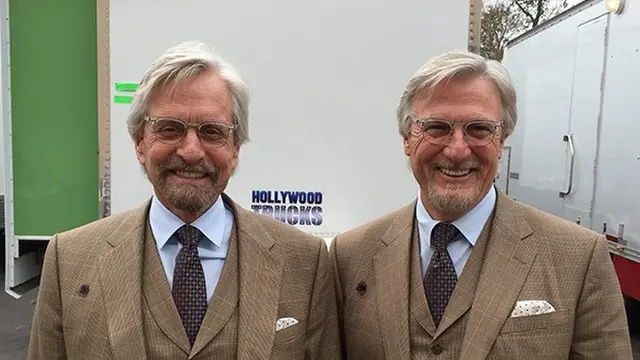 potret pemeran utama dengan stunt man  (Foto: Michael Douglas / facebook)