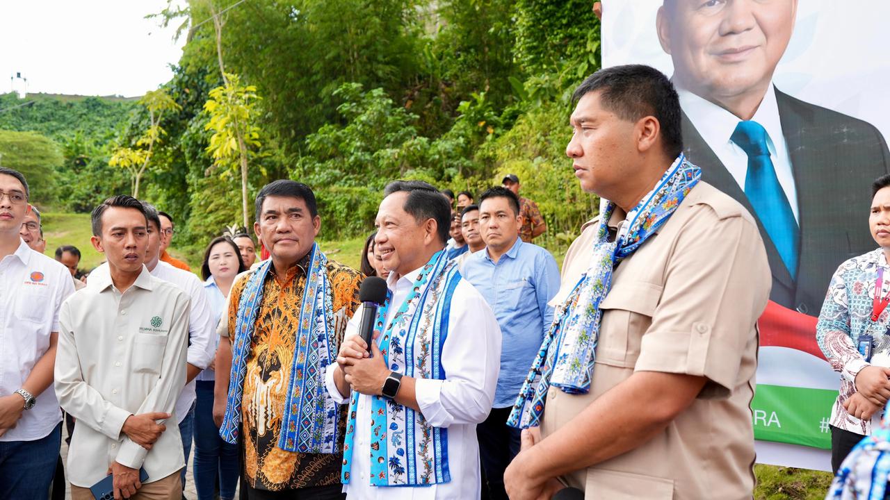 Mendagri Bersama Menteri PKP & Kepala BPS Tinjau Program Perumahan Rakyat di Minahasa