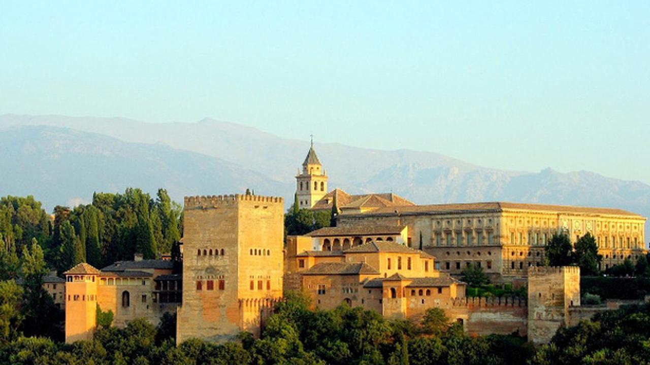 8 Tempat Elok yang Wajib Dikunjungi Saat ke Andalusia