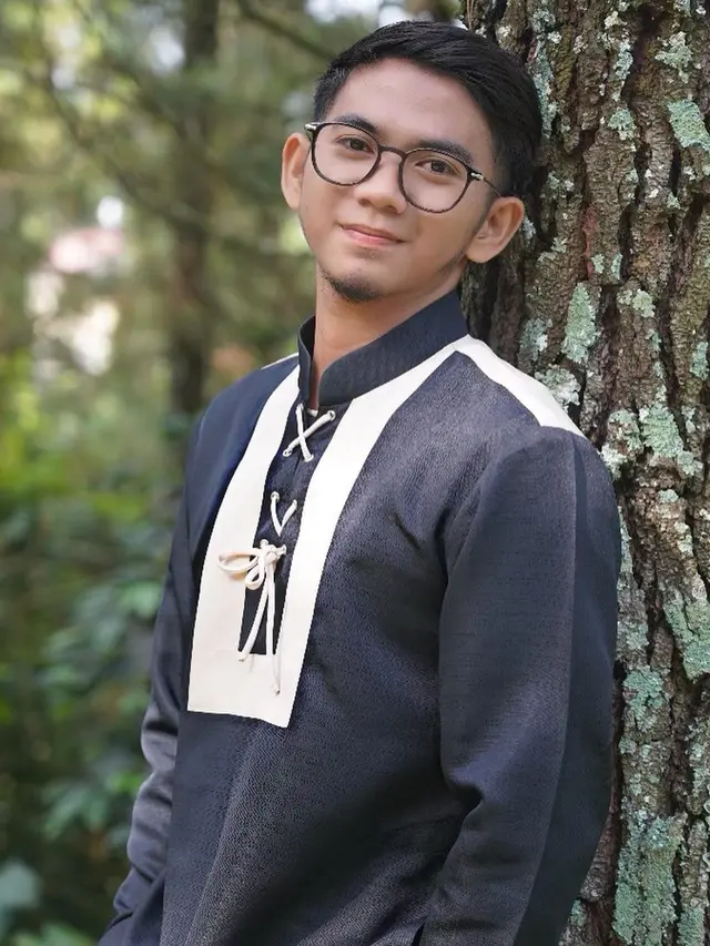 6 Potret Terbaru Rizki D'Academy dengan Rambut Keriting