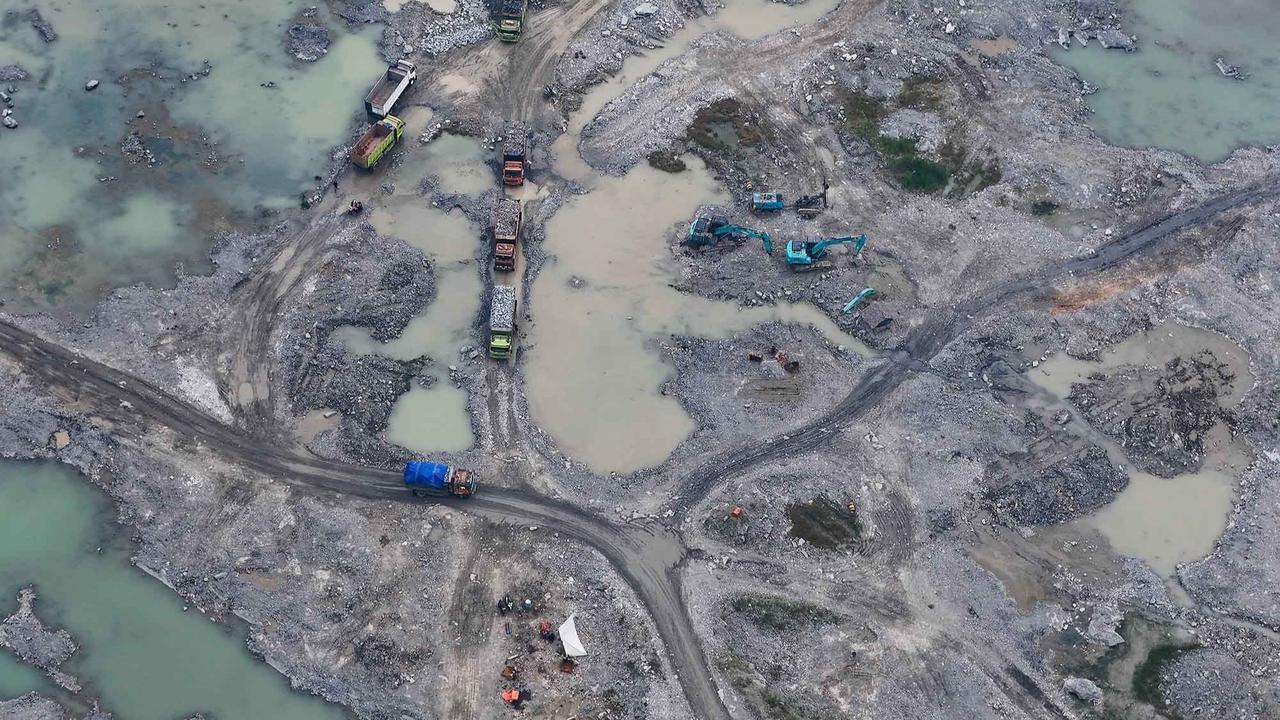 FOTO: Pemerintah Pertimbangkan Tarik Kewenangan Tambang Galian C ke Pusat
