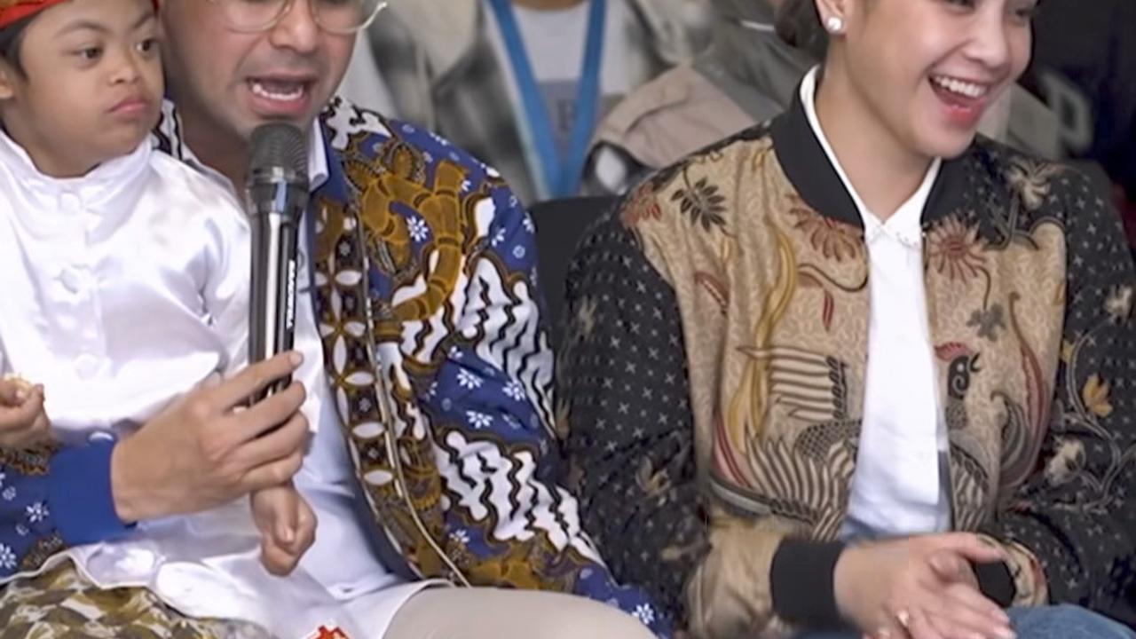 Raffi Ahmad Gandeng Nagita Slavina Hadiri Forum UKP Mendengar di Malang, Momen Pangku Anak ABK Buat Terharu