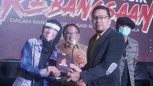 Takaeda, Lobow, dan Rio Ricardo tampil di acara musik tak biasa. Ketiga penyanyi tersebut naik panggung dengan memperkenalkan nilai-nilai Pancasila (ist)
