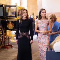 Melihat kekompakkan Ratu Rania dan Ratu Letizia tampil kompak kenakan outfit bermerek (@queenrania)