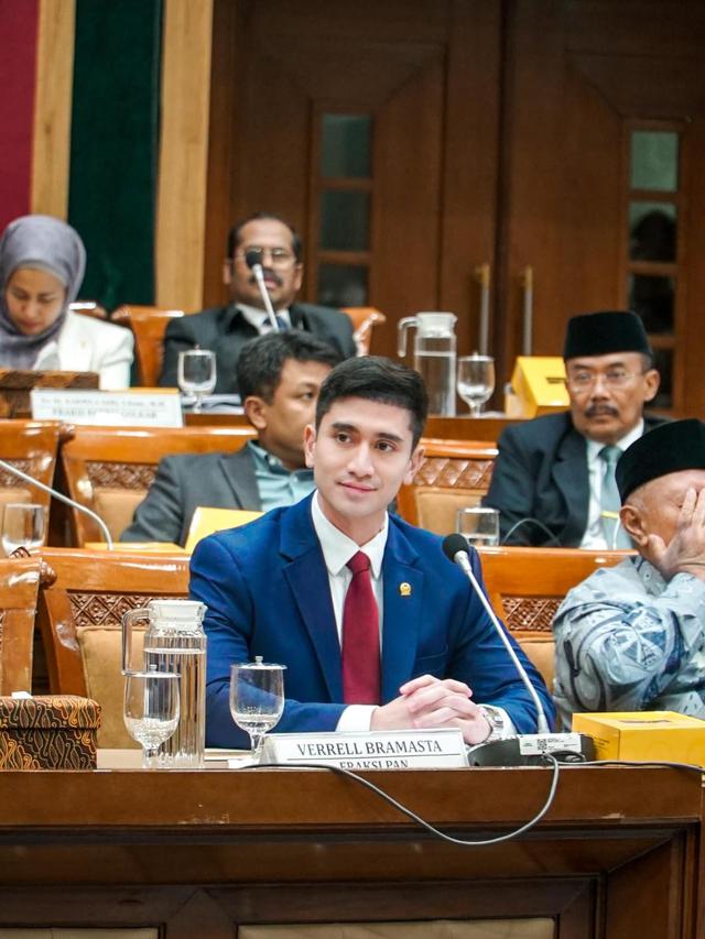 Verrell Bramasta saat bekerja sebagai anggota Dewan.
