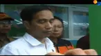 Presiden Jokowi juga berjanji akan segera memberikan bantuan untuk warga membangun rumah yang rusak.