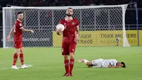 Ekspresi pemain Timnas Indonesia, Jordi Amat (tengah) setelah melanggar pemain Kamboja dalam laga Grup A Piala AFF 2022 di Stadion Utama Gelora Bung Karno, (SUGBK), Jumat (23/12/2022). (Bola.com/M Iqbal Ichsan)