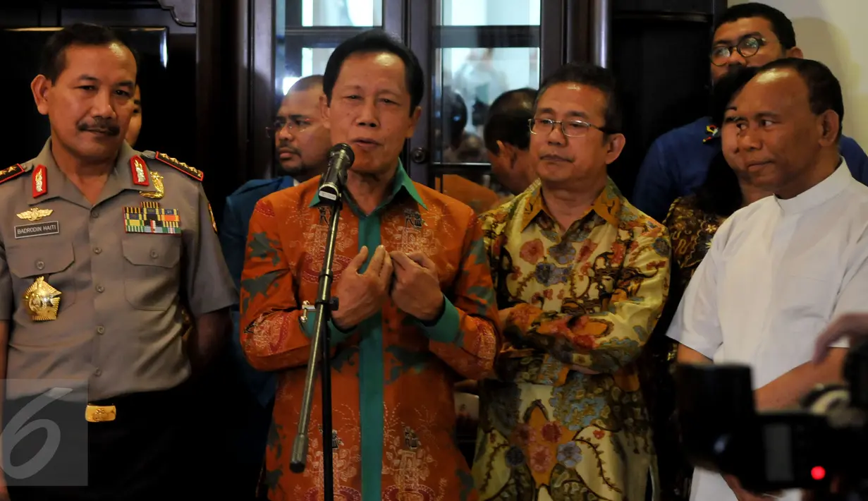  Kepala BIN, Sutiyoso saat melakukan konferensi pers di kediamannya, Jakarta, Kamis, (23/7/2015). Sutiyoso mengatakan, hingga kini pihaknya belum menemukan adanya keterlibatan asing dalam insiden di Tolikara. (Liputan6/JohanTallo)