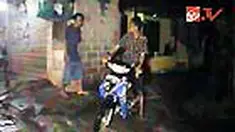 Sedikitnya 100 rumah di Kelurahan Kampung Makassar, Jaktim, malam tadi, terendam banjir setinggi satu meter. Selain akibat hujan deras sepanjang hari kemarin, kiriman air dari Bogor, Jabar, juga menyebabkan limpahan air ke permukiman warga. 
